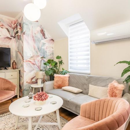 Monarchia Apartman Pearl Mosonmagyaróvár Esterno foto