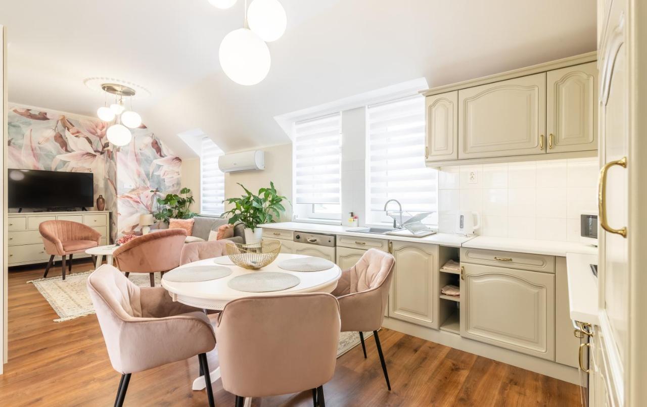 Monarchia Apartman Pearl Mosonmagyaróvár Esterno foto