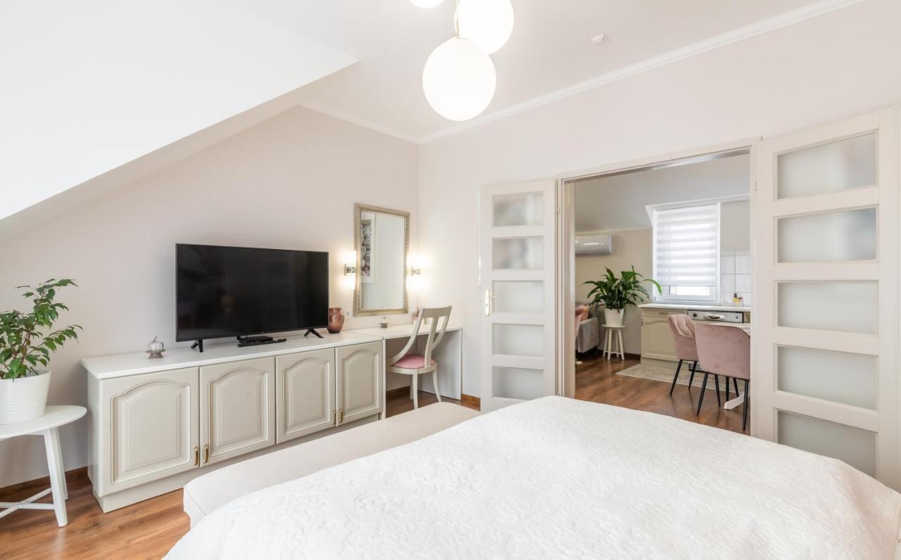 Monarchia Apartman Pearl Mosonmagyaróvár Esterno foto