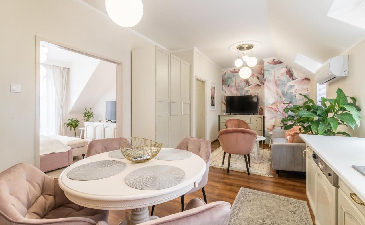 Monarchia Apartman Pearl Mosonmagyaróvár Esterno foto