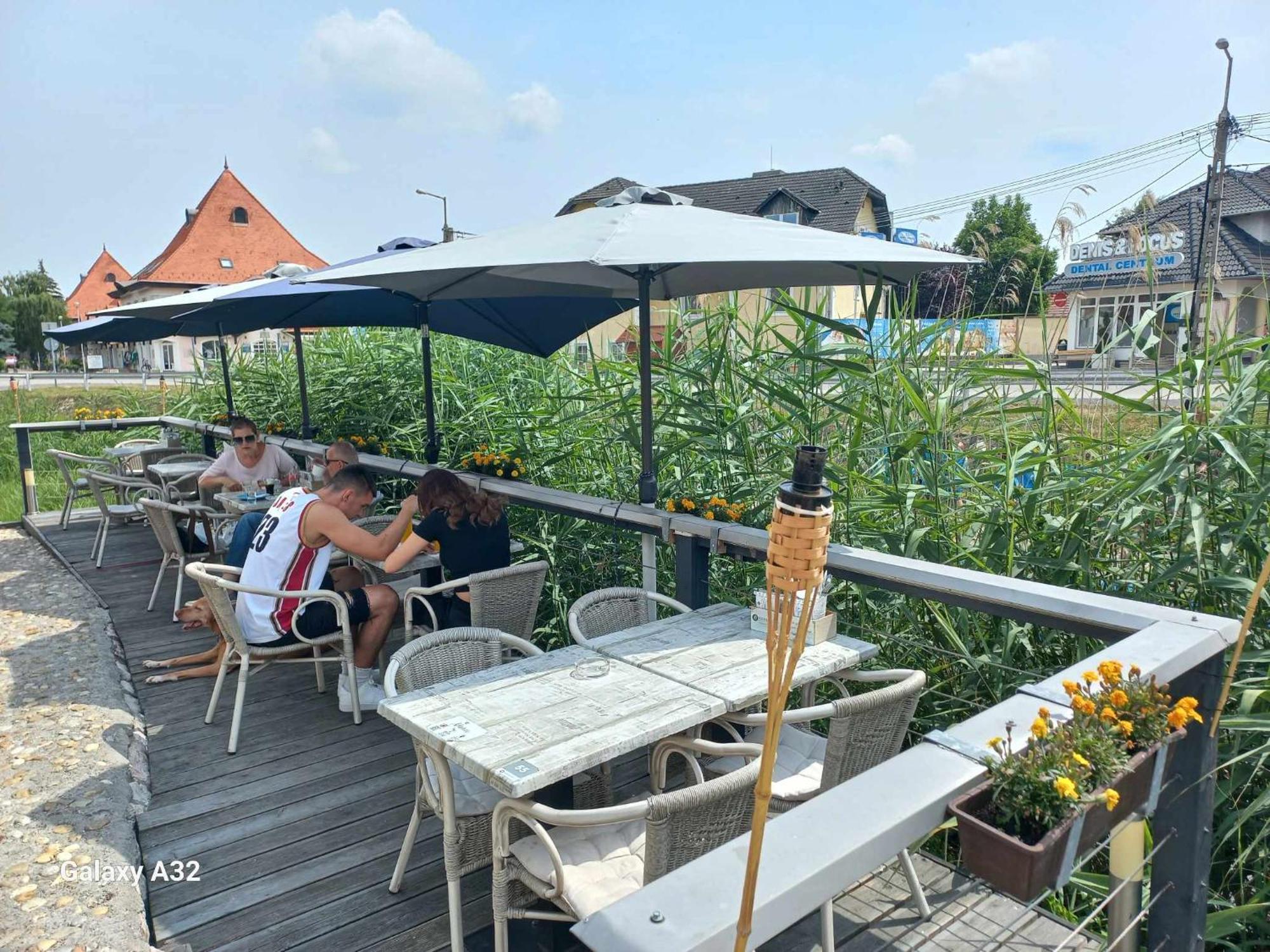Monarchia Apartman Pearl Mosonmagyaróvár Esterno foto